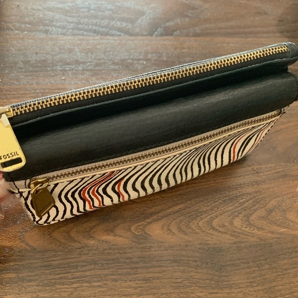Fossil Preston Flap Snap Bi-fold Long
Wallet Clutch Zebra/Black Leather Zip - Picture 4 of 6